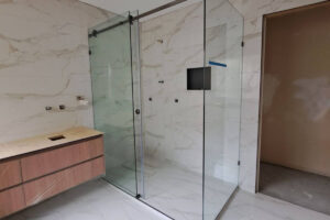 Sliding Shower Screens image 1